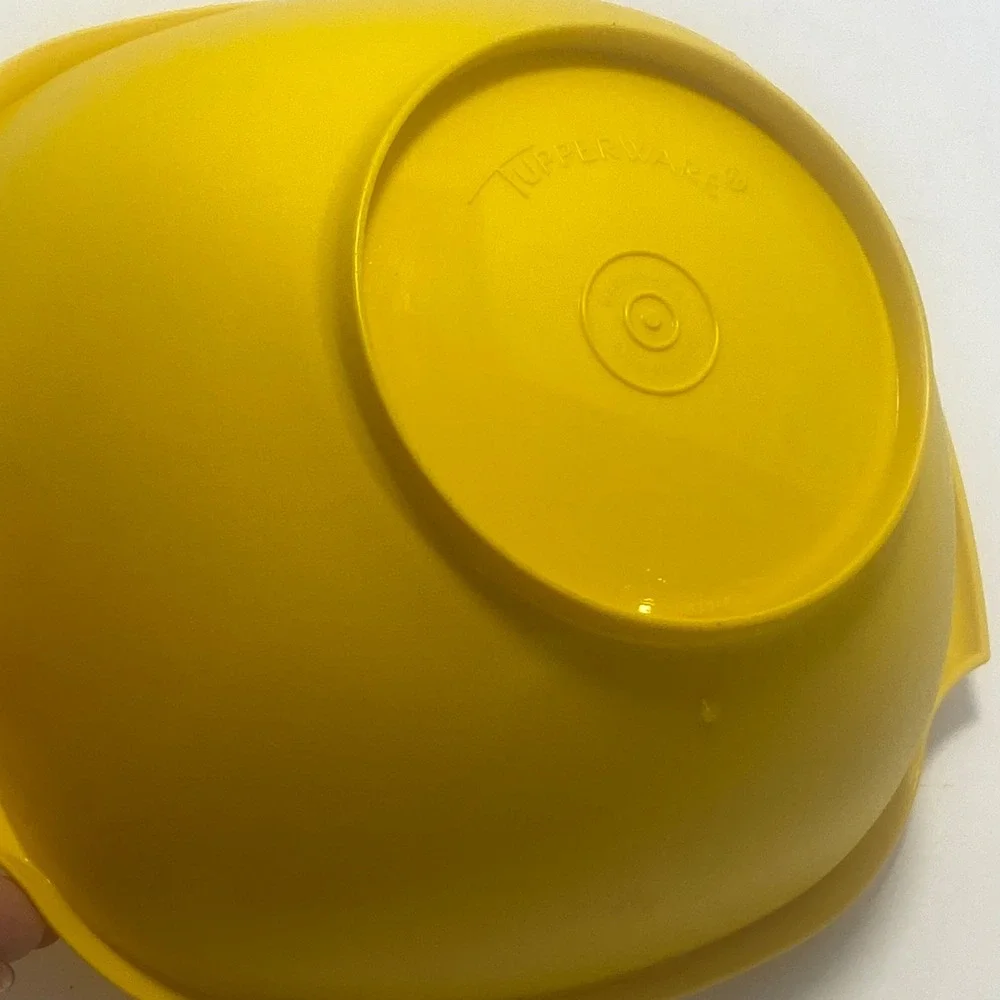 Tupperware Serving Bowl Yellow Excellent Starburst Lid Vintage USA